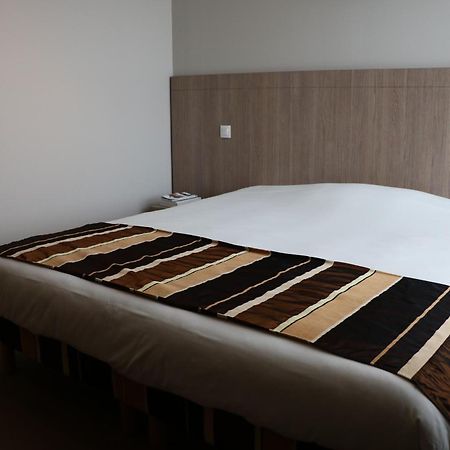 L'Auberge Du Rhone Chavanoz Bagian luar foto